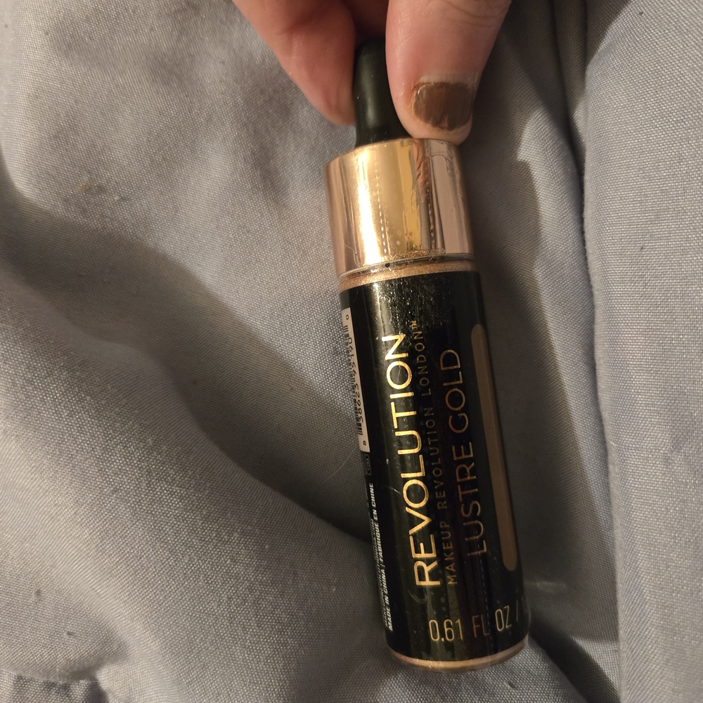 5 For $15 Bundle Deals Revolution Just Re-Gold Makeup